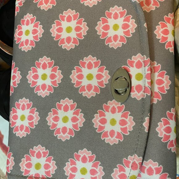 EUC Lilly Bit Diaper Clutch Floral - Picture 6 of 12